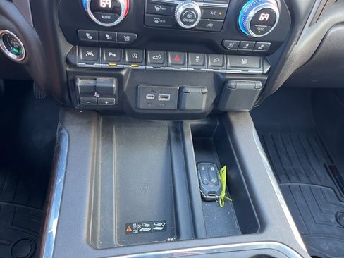 Used 2019 GMC Sierra 1500 SLT w/ SLT Premium Plus Package image 18