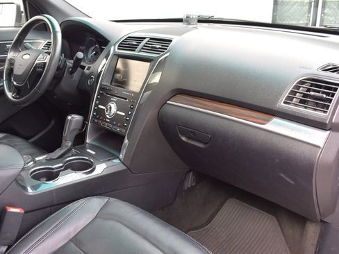 Used 2016 Ford Explorer Limited image 12