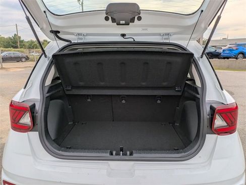 Used 2024 Hyundai Venue SEL image 29