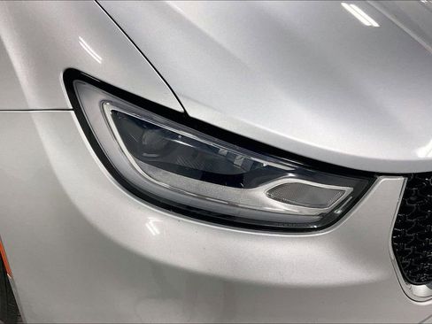 Used 2024 Chrysler Pacifica Touring-L FWD image 35