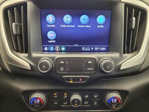 Used 2024 GMC Terrain SLT image 25