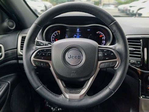 Used 2022 Jeep Grand Cherokee Laredo X image 38