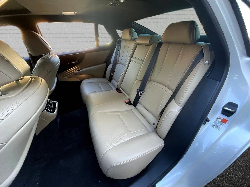 Used 2024 Lexus LS 500 RWD image 17