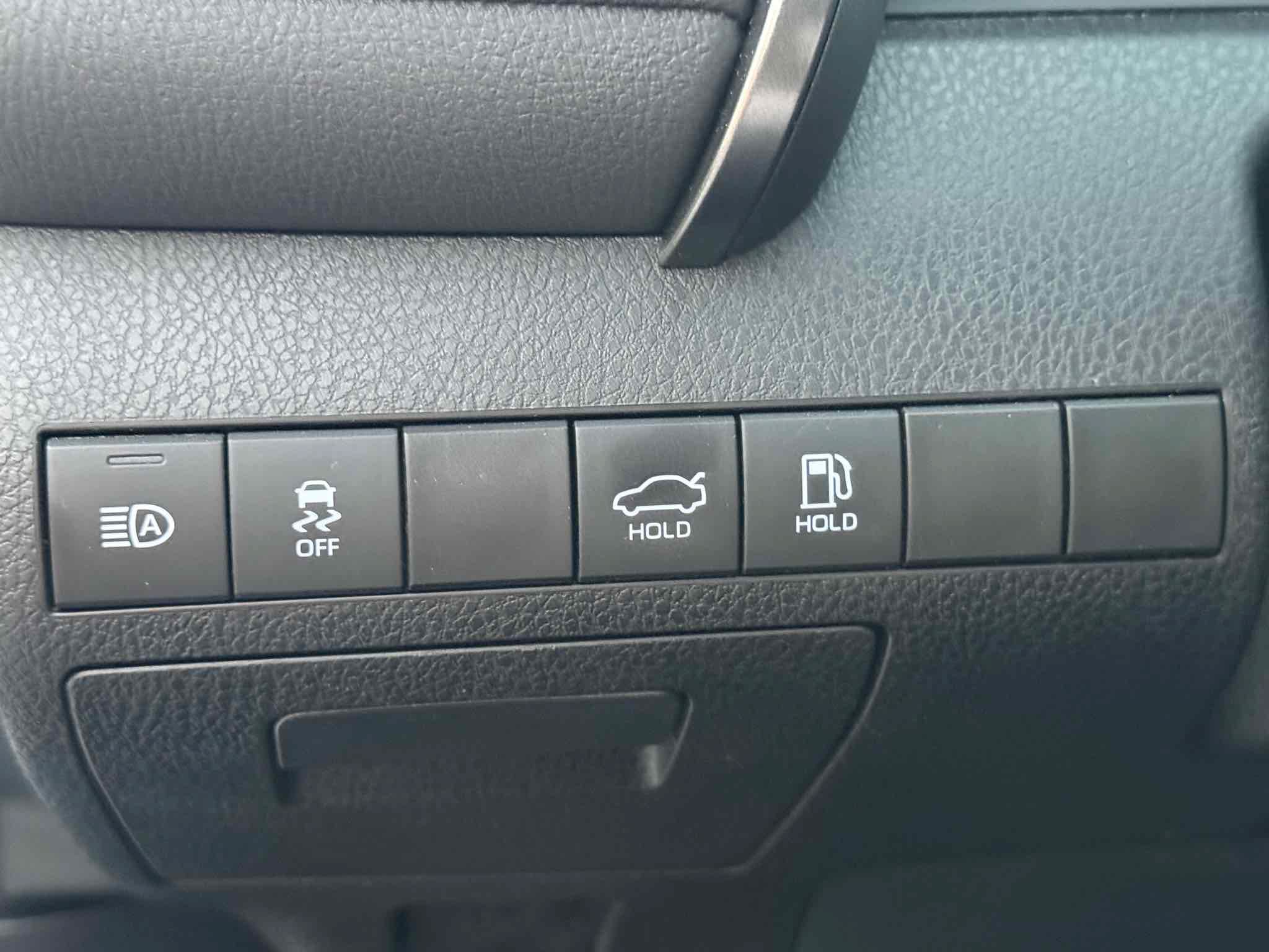 Used 2020 Toyota Camry LE w/ Carpet Mat Package FWD image 31