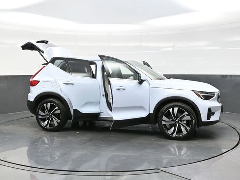 Used 2024 Volvo XC40 B5 Ultimate image 36