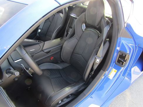 Used 2022 Chevrolet Corvette Stingray Preferred Cpe w/ Z51 Performance Package RWD image 9
