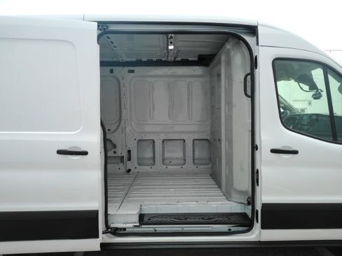 Used 2025 Ford Transit 250 148 Medium Roof RWD image 17