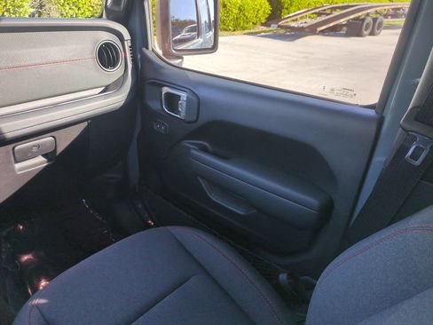 Used 2025 Jeep Gladiator Rubicon w/ Safety Group image 20