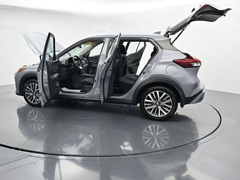 Used 2021 Nissan Kicks SV FWD image 42