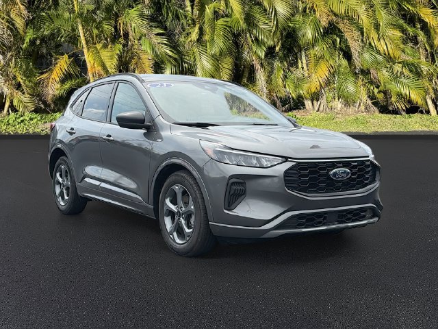 Used 2023 Ford Escape ST-Line w/ Tech Pack #1 FWD image 2