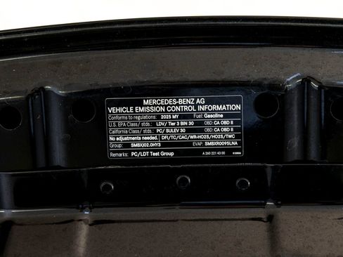 Used 2025 Mercedes-Benz GLB 250 image 32