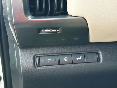 Used 2022 Nissan Pathfinder SL image 10