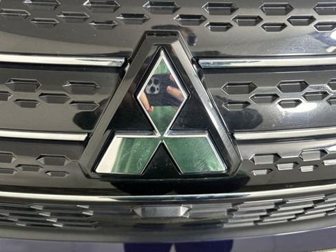 Used 2024 Mitsubishi Outlander SE Black Edition image 9