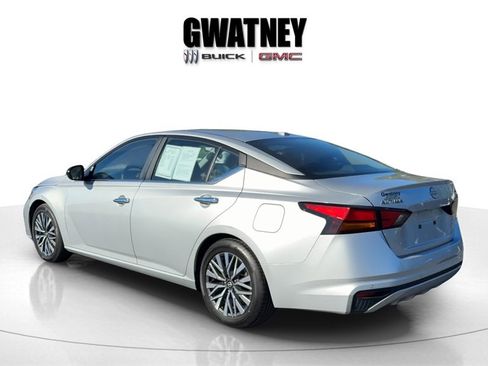 Used 2024 Nissan Altima 2.5 SV image 5