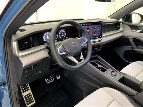 New 2026 Volkswagen Tiguan SE R-Line AWD/4WD image 3