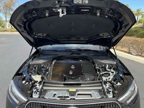 Used 2023 Mercedes-Benz GLC 300 4MATIC w/ Exclusive Trim Package image 25