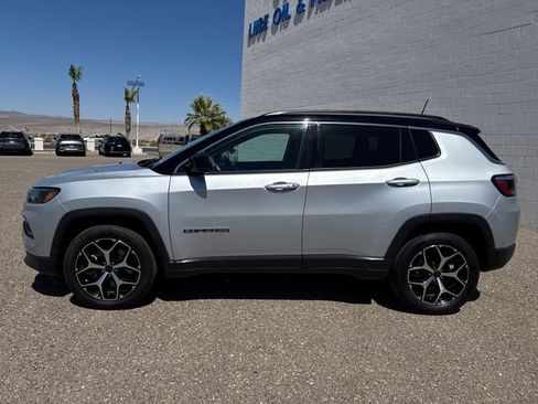 Used 2025 Jeep Compass Limited AWD/4WD image 2