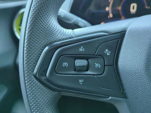 Used 2025 Chevrolet Trax LT FWD image 26