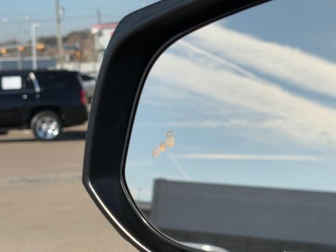 Used 2025 Toyota Corolla Cross LE image 39