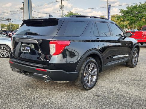 Certified 2022 Ford Explorer XLT w/ Equipment Group 202A image 6