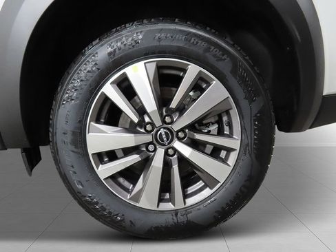 New 2026 Nissan Pathfinder SL image 9