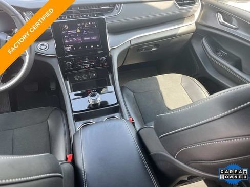 Certified 2025 Jeep Grand Cherokee Altitude AWD/4WD image 16