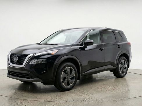 Used 2025 Nissan Rogue SV image 3
