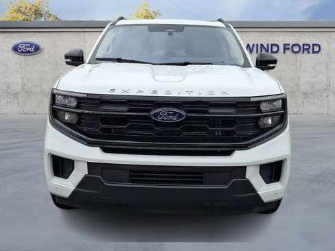 Used 2025 Ford Expedition Active AWD/4WD image 2