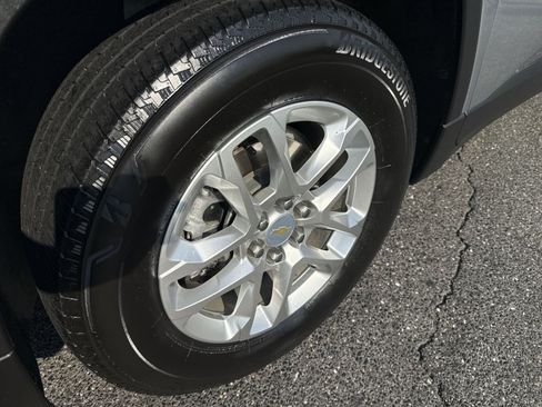 Used 2023 Chevrolet Traverse LS FWD image 11