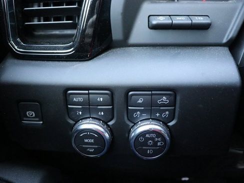 Used 2025 GMC Sierra 3500 AT4 w/ AT4 Premium Plus Package image 22