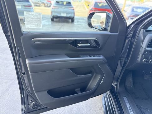 Used 2025 Chevrolet Suburban RST image 7