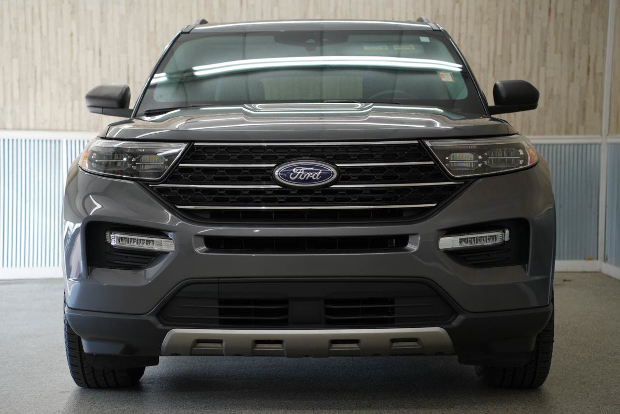 Used 2021 Ford Explorer XLT w/ Equipment Group 202A RWD image 3