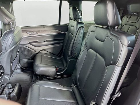 Used 2024 Jeep Grand Cherokee L Limited w/ Luxury Tech Group II image 31