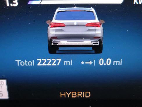 Used 2025 BMW X5 xDrive50e image 34