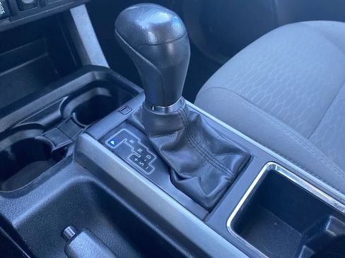 Certified 2019 Toyota Tacoma SR5 AWD/4WD image 19