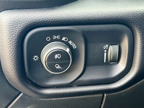 Used 2024 RAM 2500 Big Horn image 33