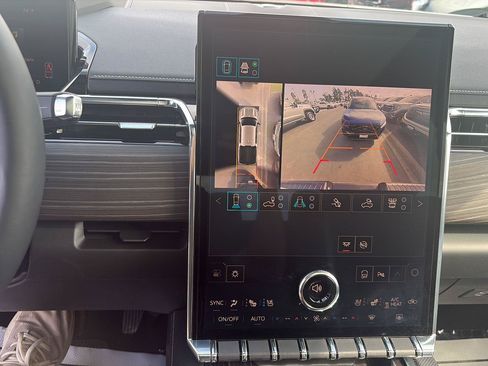 Used 2024 GMC Sierra EV Denali AWD/4WD image 21