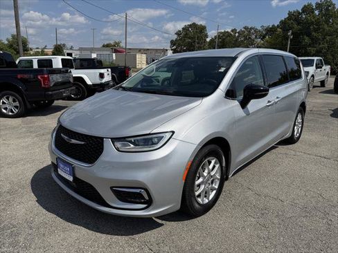 Certified 2024 Chrysler Pacifica Touring-L image 1
