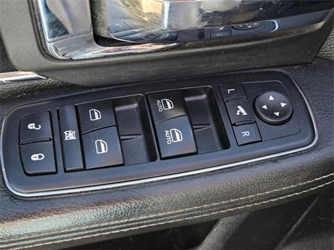 Used 2015 RAM 2500 Laramie w/ Convenience Group image 10