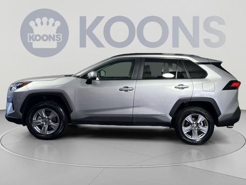 Used 2025 Toyota RAV4 XLE AWD/4WD image 2