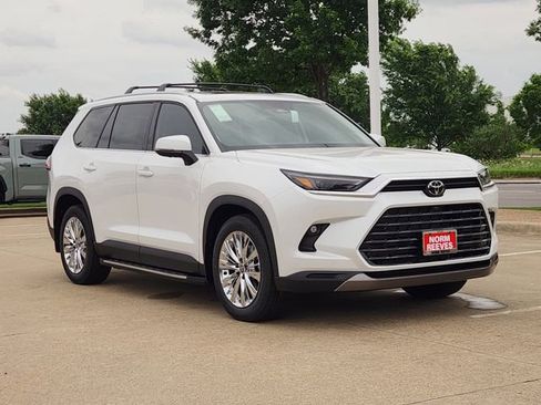 New 2026 Toyota Grand Highlander AWD image 2