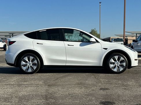 Used 2023 Tesla Model Y Long Range image 3