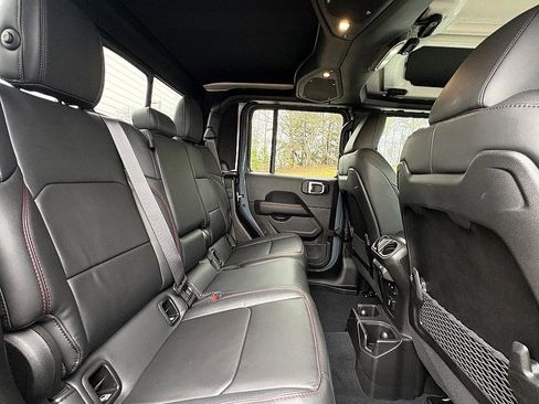 Used 2025 Jeep Gladiator Rubicon image 12