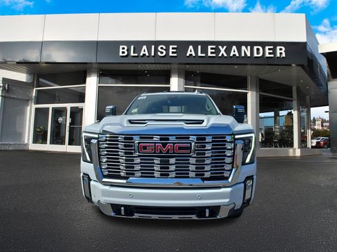 New 2026 GMC Sierra 2500 Denali w/ Technology Package AWD/4WD image 9