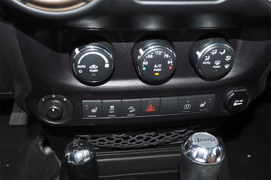Used 2017 Jeep Wrangler Unlimited Sahara AWD/4WD image 24