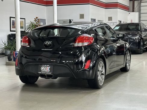 Used 2015 Hyundai Veloster RE:FLEX Edition FWD image 2