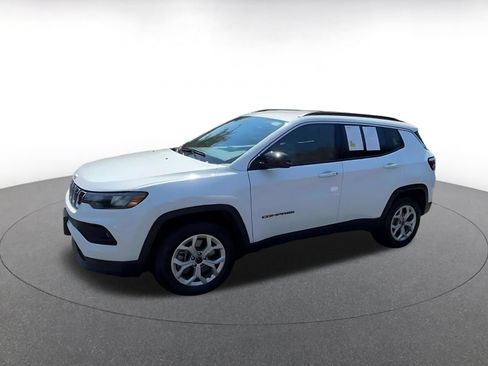 Used 2025 Jeep Compass Latitude AWD/4WD image 10