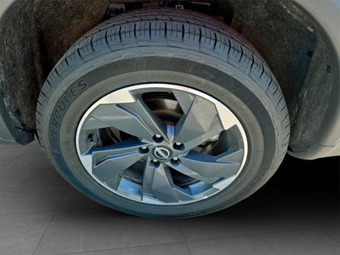 Used 2024 Nissan Rogue SV FWD image 33