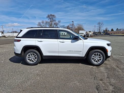 New 2026 Jeep Grand Cherokee Laredo X AWD/4WD image 9