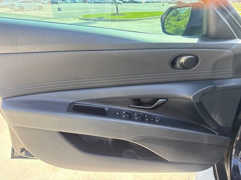 Used 2025 Hyundai Elantra Sport FWD image 13